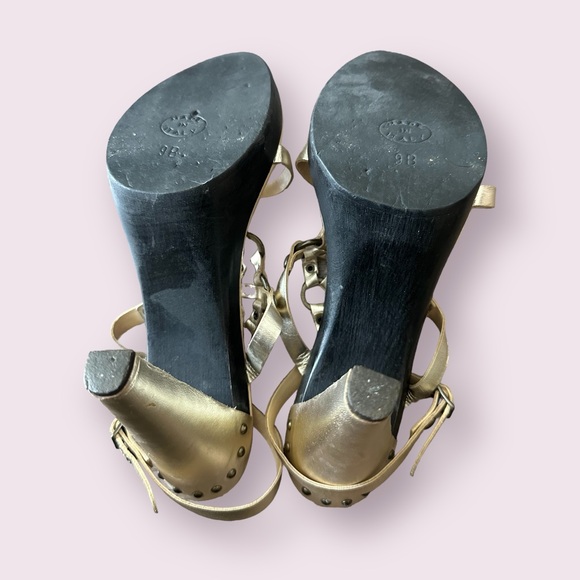 Women’s Michael Kors Made In Italy Leather Strappy Studded 4” Metallic Heels S 9 - Picture 11 of 14